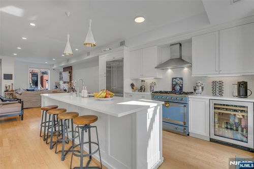 157 8th St, Hoboken, NJ, 07030-4161 | Card Image