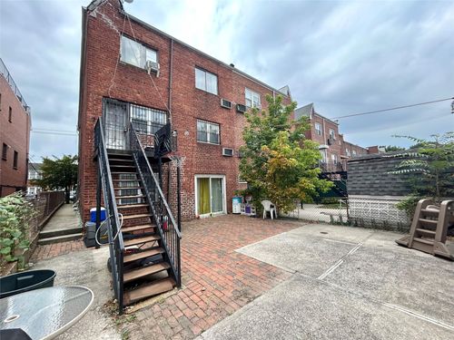 58 83rd St, Middle Village, NY, 11379-5410 | Card Image