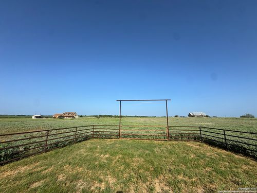 00 E Fm 462, Bigfoot, TX, 78005 | Card Image