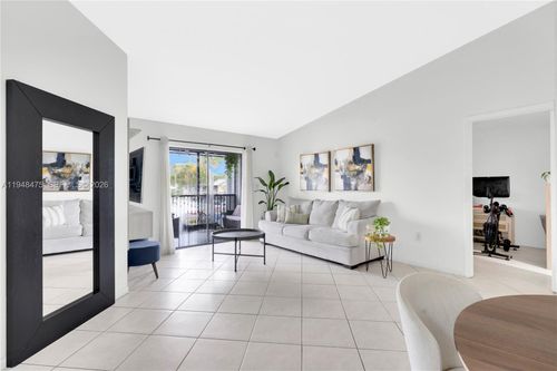 apt-205-20761 Ne 4th Pl, Miami, FL, 33179-1862 | Card Image