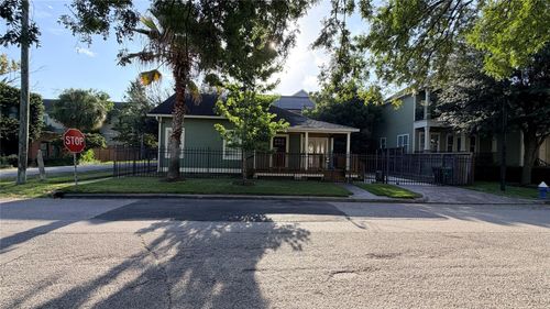 2626 Columbia St, Houston, TX, 77008-2217 | Card Image