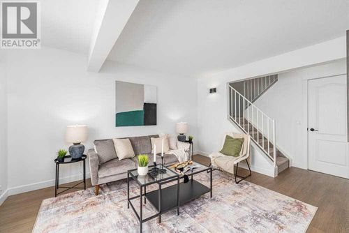 1055 72 Ave Nw, Calgary, AB, T2K5S4 | Card Image