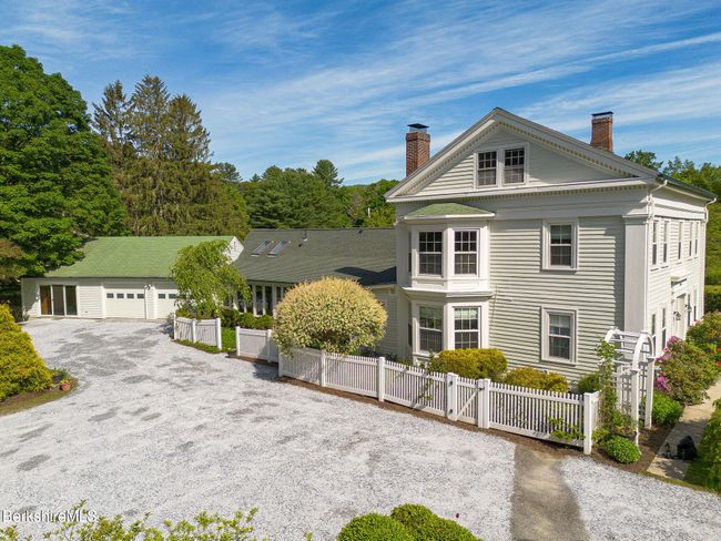 311 N Plain Rd, House other with 4 bedrooms, 4 bathrooms and null parking in Great Barrington MA | Image 4