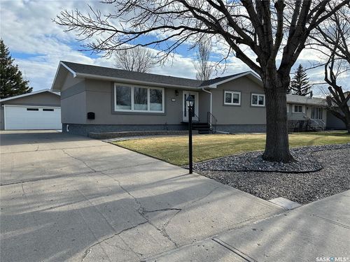 606 Staveley Crescent, Weyburn, SK, S4H2T6 | Card Image