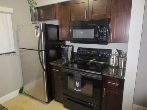 apt-106-2811 N Oakland Forest Dr, Oakland Park, FL, 33309-6438 | Card Image