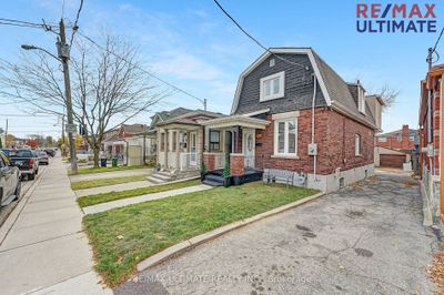 240 Rosethorn Ave, House other with 3 bedrooms, 4 bathrooms and 2 parking in Toronto ON | Image 3