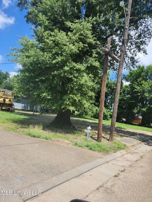 514 Lincoln Ave, Indianola, MS, 38751-3237 | Card Image