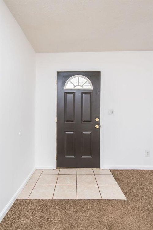 357 Wallace Ave, Frankfort, KY, 40601-2132 | Card Image