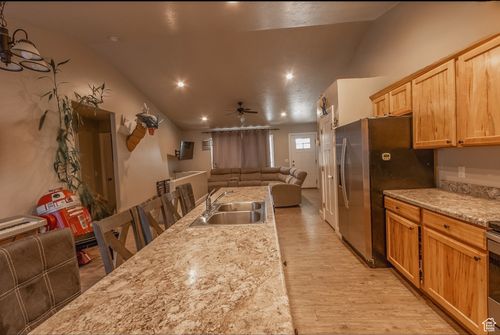 660 E 400 N, Spring City, UT, 84662-7733 | Card Image