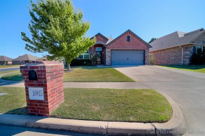 10815 Augusta Drive, House other with 3 bedrooms, 2 bathrooms and null parking in Jenks OK | Image 2