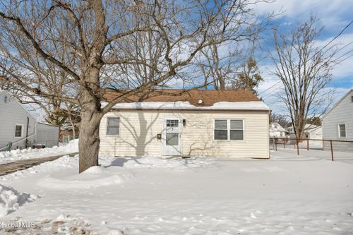 3 Miracle Ln, Albany, NY, 12211-2111 | Card Image