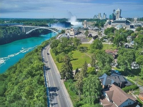 4450 Philip St, Niagara Falls, ON, L2E1A6 | Card Image