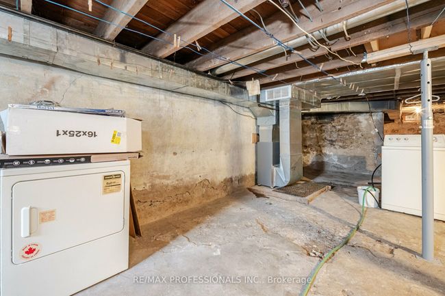 12 O'hara Ave, House attached with 3 bedrooms, 1 bathrooms and 1 parking in Toronto ON | Image 27