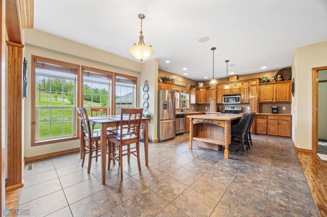 Dining/Kitchen | Image 16