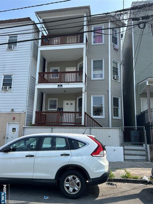 28 17th Ave, Paterson, NJ, 07501-2383 | Card Image