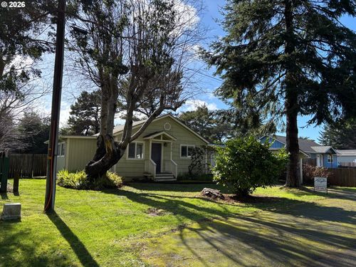 770 9th St Se, Bandon, OR, 97411-9441 | Card Image