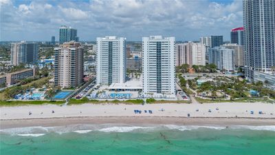 PH1 - 1880 S Ocean Dr, Condo with 3 bedrooms, 3 bathrooms and null parking in Hallandale Beach FL | Image 1