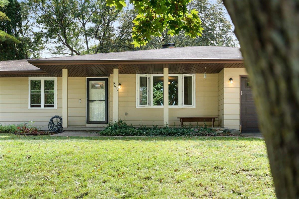 Modernaire St, Fitchburg, WI 53711