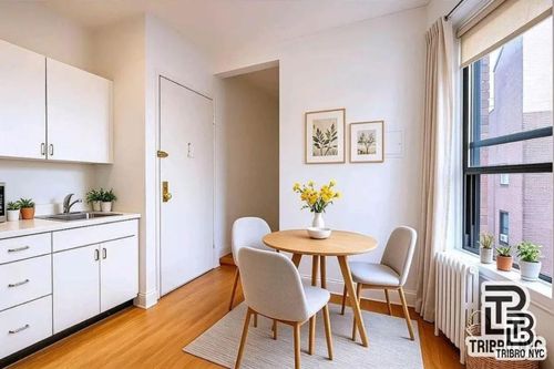 2-105 Thompson St, New York, NY, 10012-3723 | Card Image
