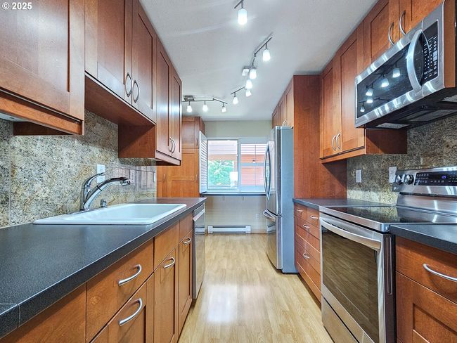 BLDG-25 - 213 Oswego Smt, Condo with 2 bedrooms, 2 bathrooms and 1 parking in Lake Oswego OR | Image 10
