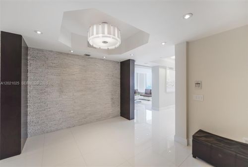 1801-6000 Island Blvd, Aventura, FL, 33160-3787 | Card Image
