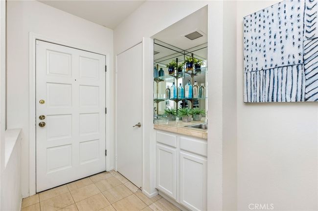 UNIT-209 - 14315 Riverside Dr, Condo with 2 bedrooms, 2 bathrooms and 3 parking in Sherman Oaks CA | Image 16