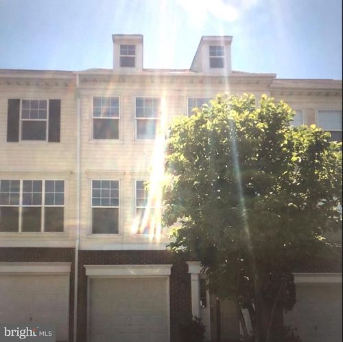 8188 Rainwater Cir, MANASSAS, VA, 20111-5231 | Card Image