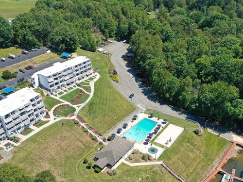 207-1085 Bluewater Dr, Moneta, VA, 24121-3902 | Card Image