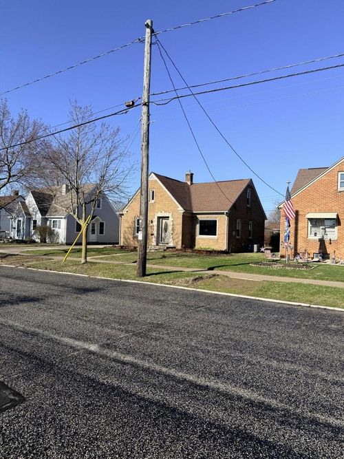 1608 S 16th Street, Manitowoc, WI, 54220 | Card Image