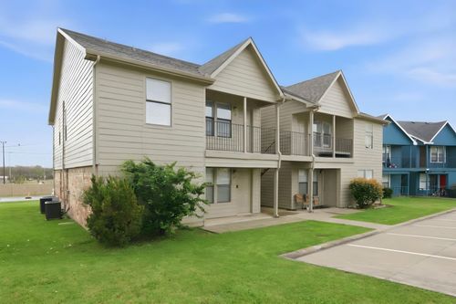 319 Ware Dr, Grand Prairie, TX, 75051-3062 | Card Image