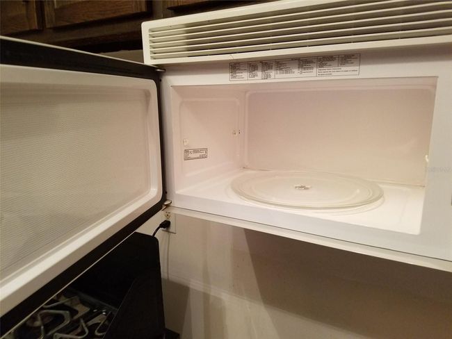 Microwave over stove | Image 5