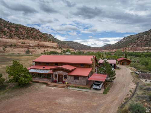 1095 S Montezuma Canyon Rd, Monticello, UT, 84535-7712 | Card Image