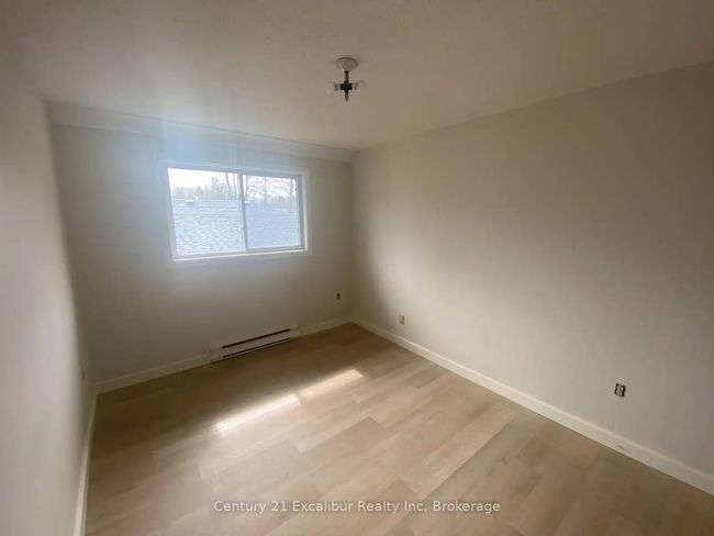8 - 112 Normanby St S, Home with 2 bedrooms, 1 bathrooms and 1 parking in Mount Forest ON | Image 4