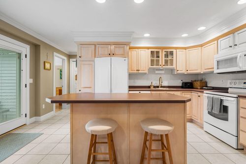 3 Danforth Dr, Bedford, NH, 03110-5851 | Card Image