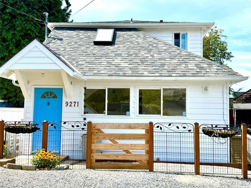 9271 Ithaca Pl S, Seattle, WA, 98118-6011 | Card Image