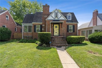 View of front of home featuring a front yard | Image 1