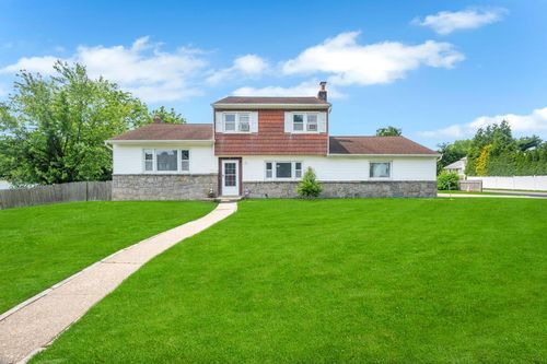 3 Melissa Ln, Old Bethpage, NY, 11804-1201 | Card Image
