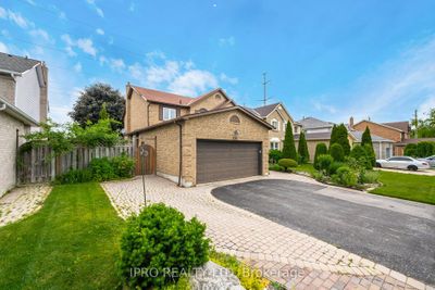 694 Amaretto Ave, House other with 4 bedrooms, 5 bathrooms and 5 parking in Pickering ON | Image 3