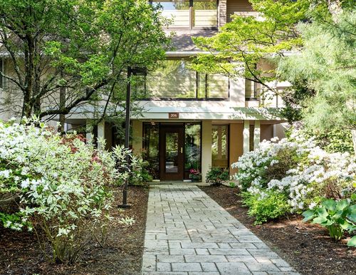 apt-3c-206 Allandale Rd, Chestnut Hill, MA, 02467-3283 | Card Image