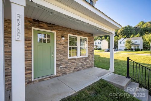 3965 Hemingway Dr, Hickory, NC, 28601-9465 | Card Image
