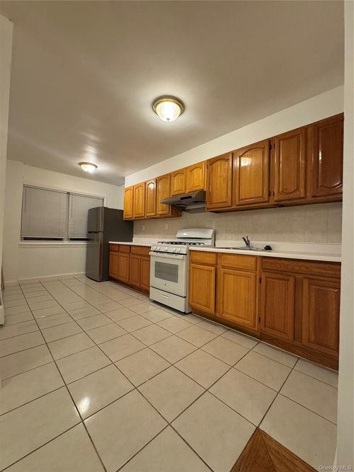 fl2-4010 149th Street, New York, NY, 11354 | Card Image