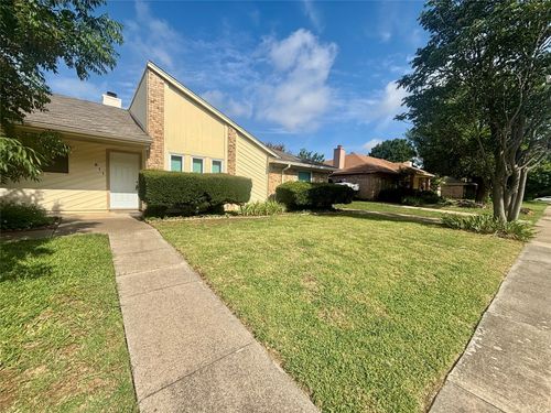 811 Midcreek Dr, Euless, TX, 76039-3420 | Card Image