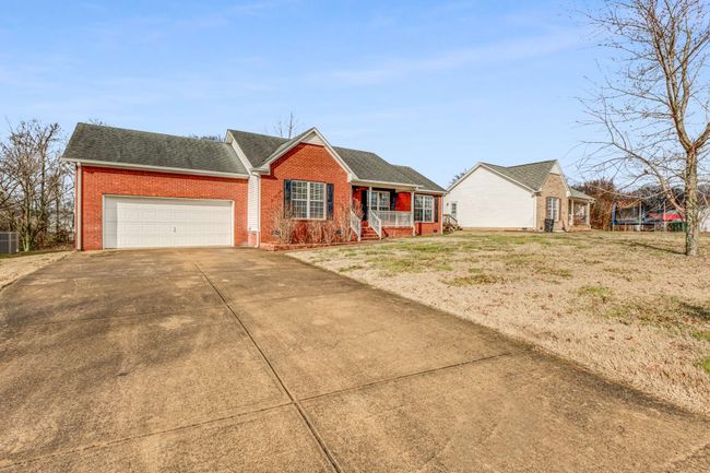 Level front yard | Image 38