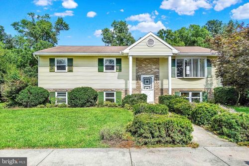 2700 Thornbridge Rd E, YORK, PA, 17408-3951 | Card Image