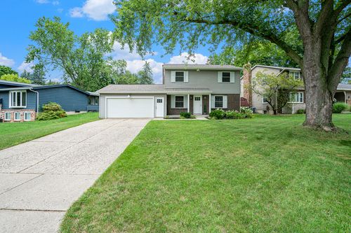 1147 Springwood Dr Se, Kentwood, MI, 49508-6052 | Card Image