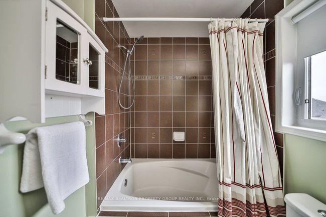 950 Taggart Cres, House other with 3 bedrooms, 3 bathrooms and 2 parking in Oshawa ON | Image 13
