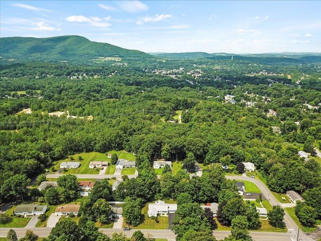 8 Center St, House other with 4 bedrooms, 3 bathrooms and null parking in Bennington VT | Image 36
