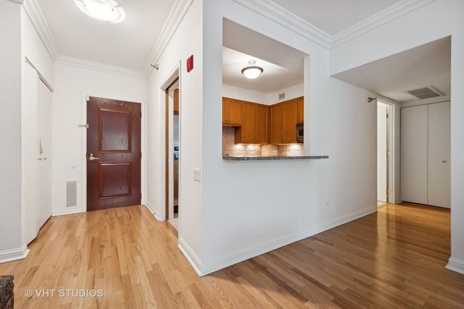 APT-303 - 25 E Superior St, Condo with 2 bedrooms, 2 bathrooms and 1 parking in CHICAGO IL | Image 8