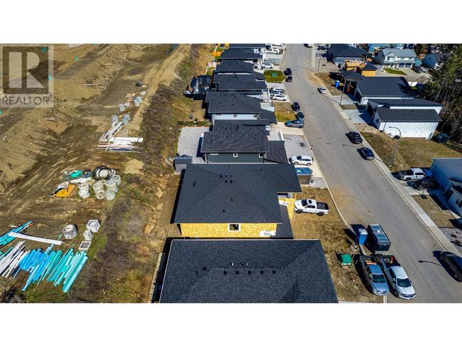 2736 Cedar Ridge St, House other with 6 bedrooms, 3 bathrooms and 4 parking in Lumby BC | Image 12
