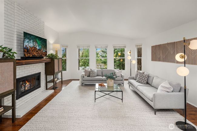 8475 Se 45 Th St, House other with 4 bedrooms, 3 bathrooms and 2 parking in Mercer Island WA | Image 5